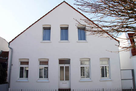 Ferienhaus Lezardiere Norderney, Seilerstrasse. Unser Ferienhaus «La Lezardiere» ist zentral in einer ruhigen Seitestraße gelegen. Von dort aus erreichen Sie schnell und bequem Strand, Kuranlagen, Fußgängerzone, Geschäfte, gastronomische Einrichtungen, Fahrradverleihe etc